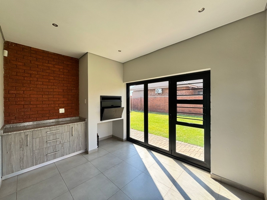 3 Bedroom Property for Sale in Van Der Hoff Park North West